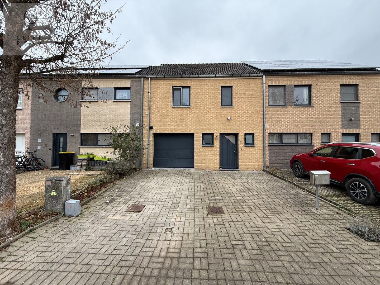 Leuke gezinswoning in exclusieve wijk foto {{pictureIndex}}