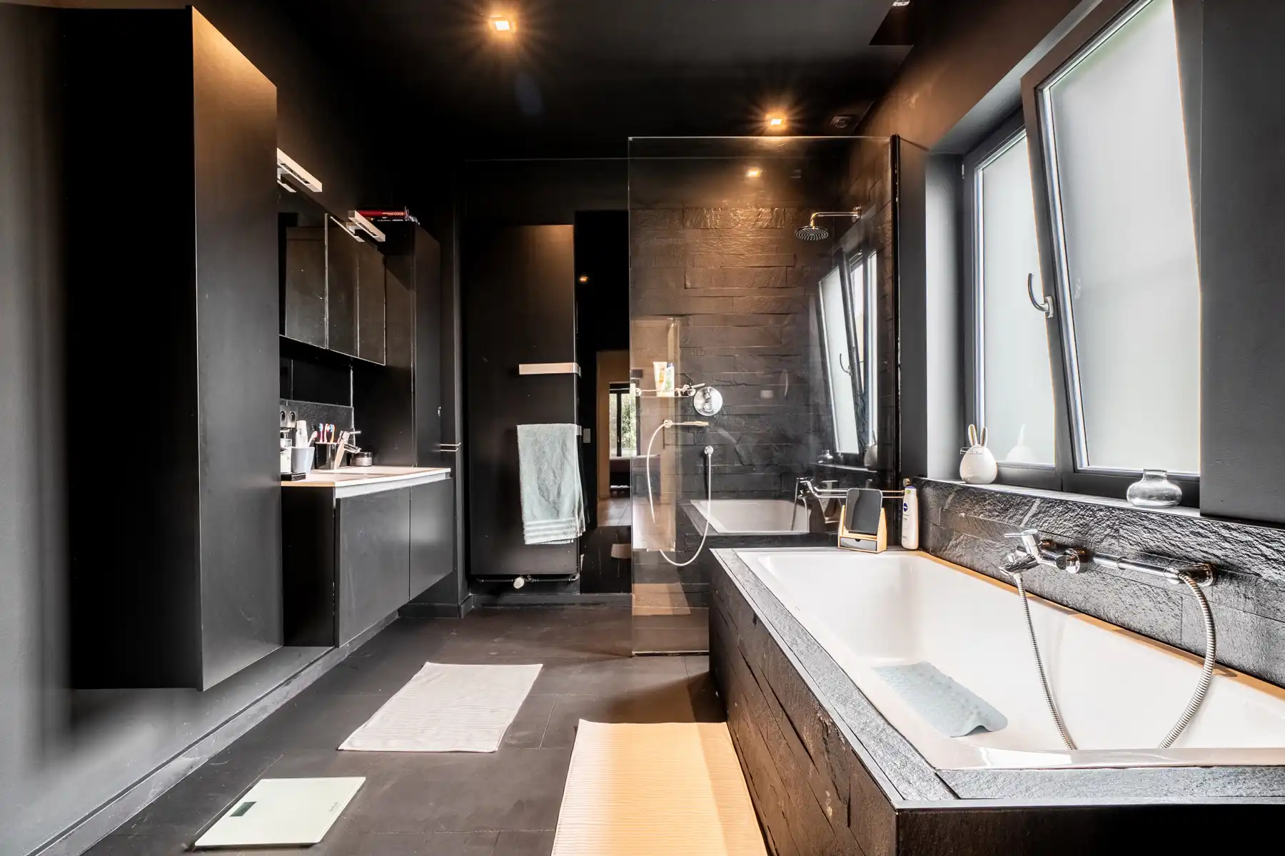 Vrijstaande woning met veel ruimte, in het groen aan de rand van Halle foto 20