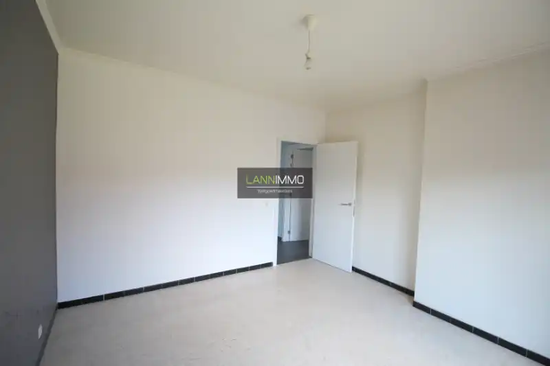 Instapklare woning met 2 slaapkamers en garage foto 12