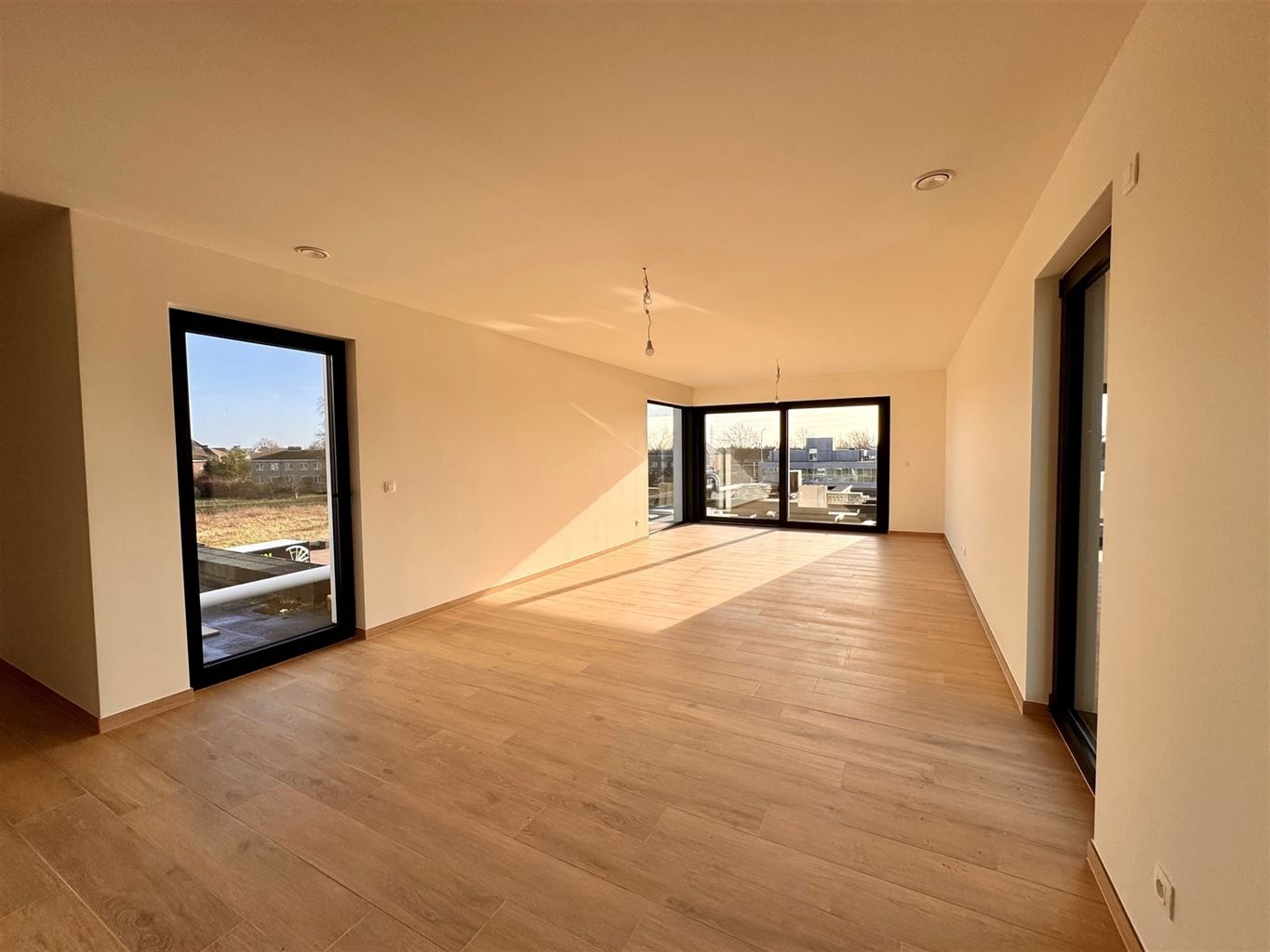 Luxe BEN-loft op de tweede verdieping met 3 slaapkamers en zeer ruim terras, gelegen nabij het centrum van Maaseik. foto 2