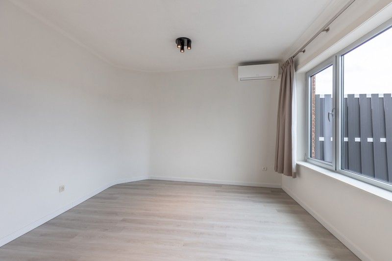 Ruime stadsduplex met terras en privé-koer in het dorpscentrum foto 14