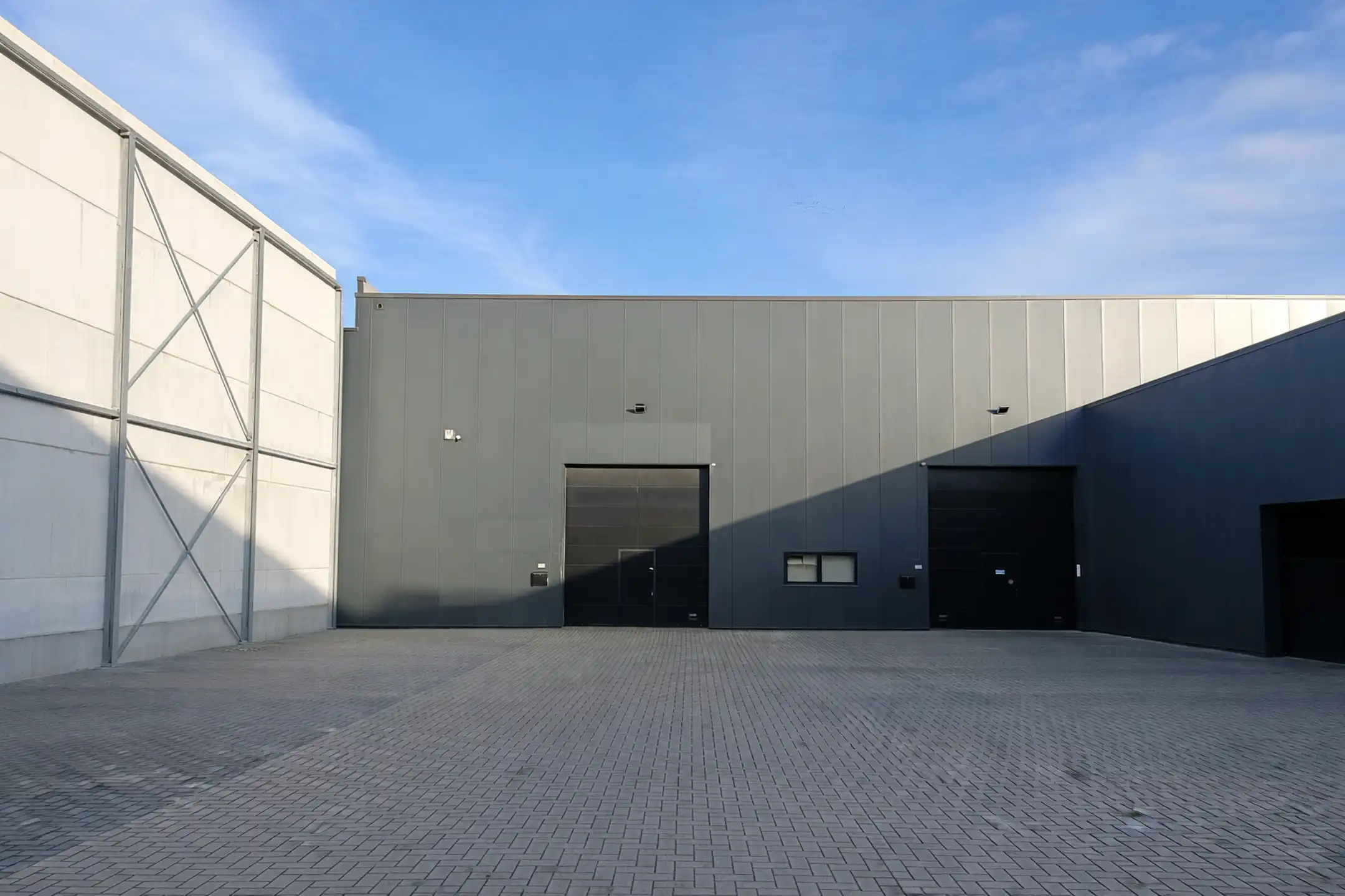 KMO-unit te koop op de 'La Corbeille' site foto {{pictureIndex}}