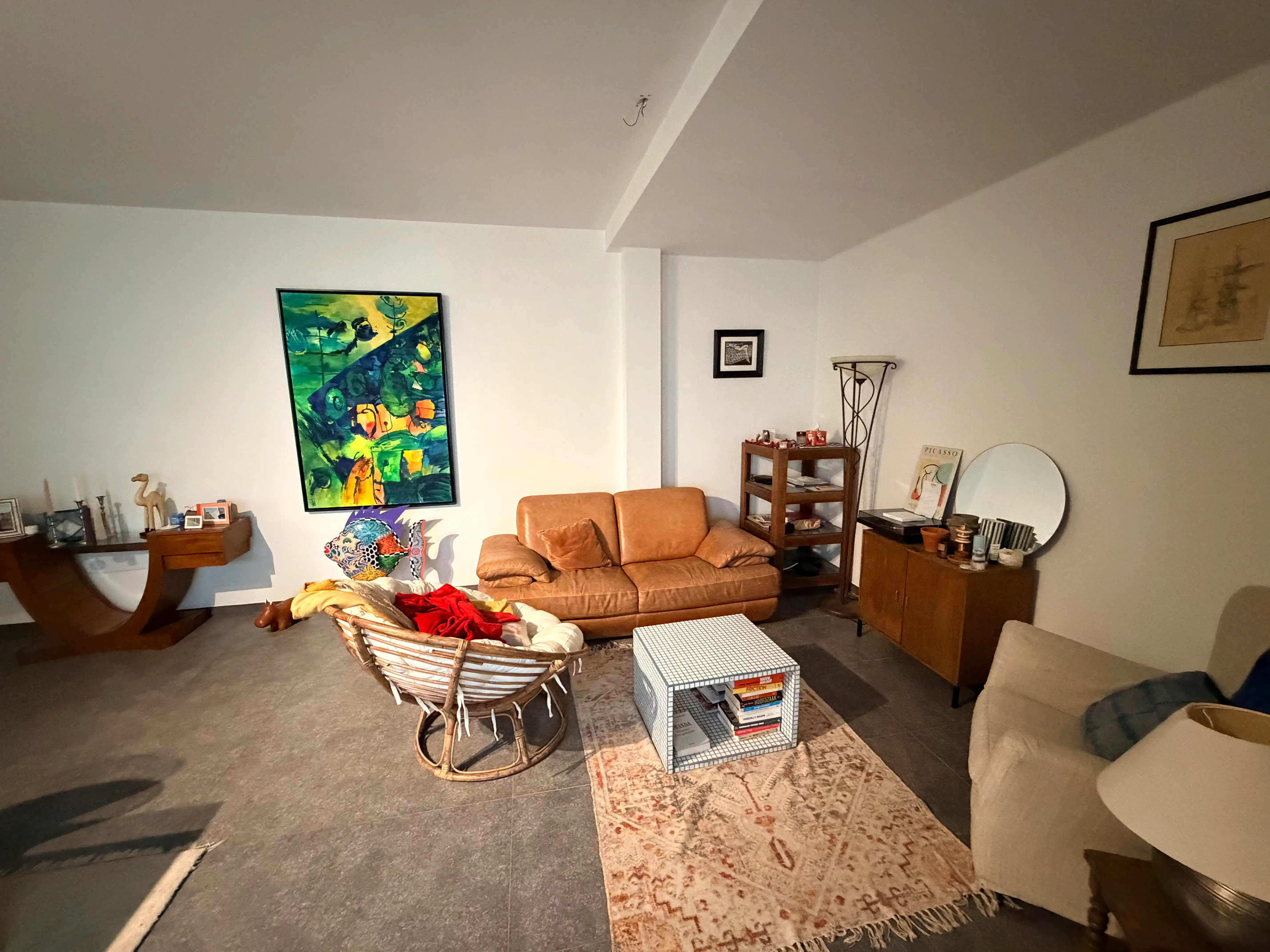 --- NIEUW --- Gezellig gelijkvloers appartement met 2 slaapkamers en terras op wandelafstand van het historisch centrum. foto 2