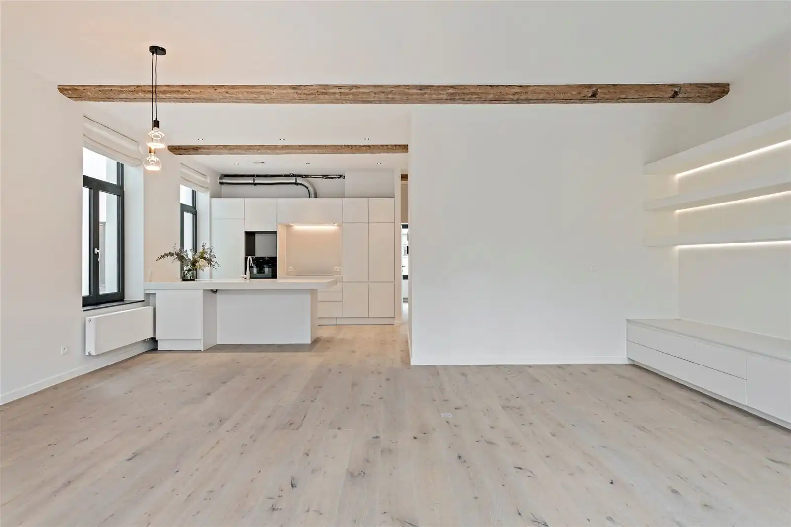 Ruimte, stijl en licht in dit stijlvol gerenoveerd 3 SLPK appartement.  foto 4