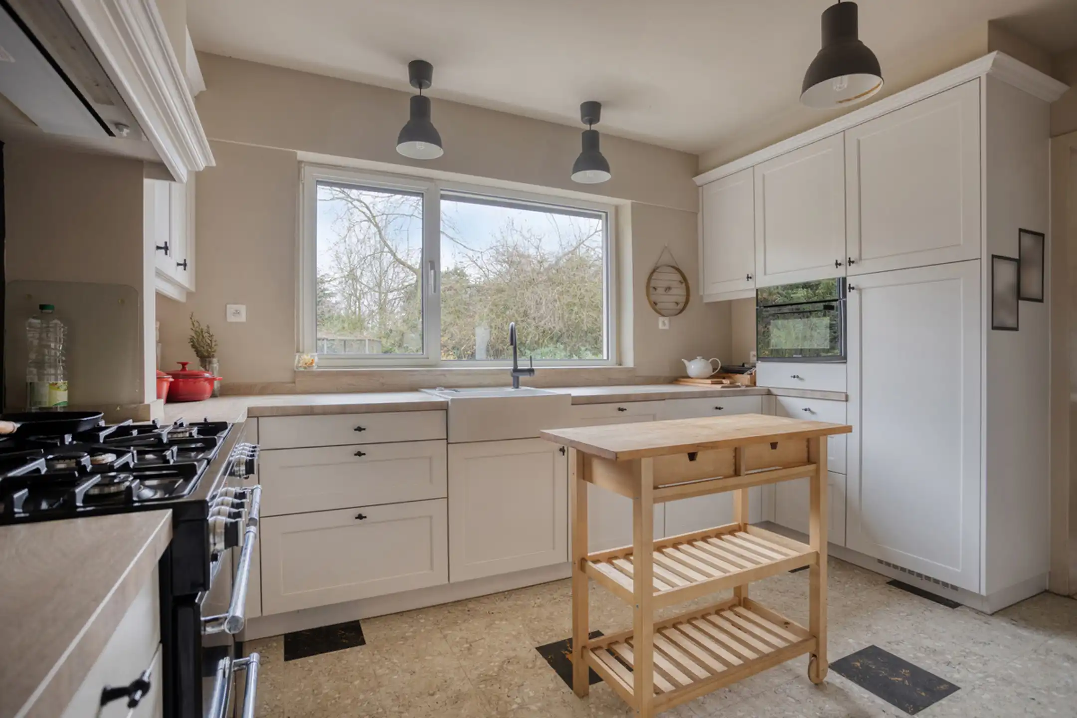 Uniek rustig gelegen woning met 3 slaapkamers en garage foto 3