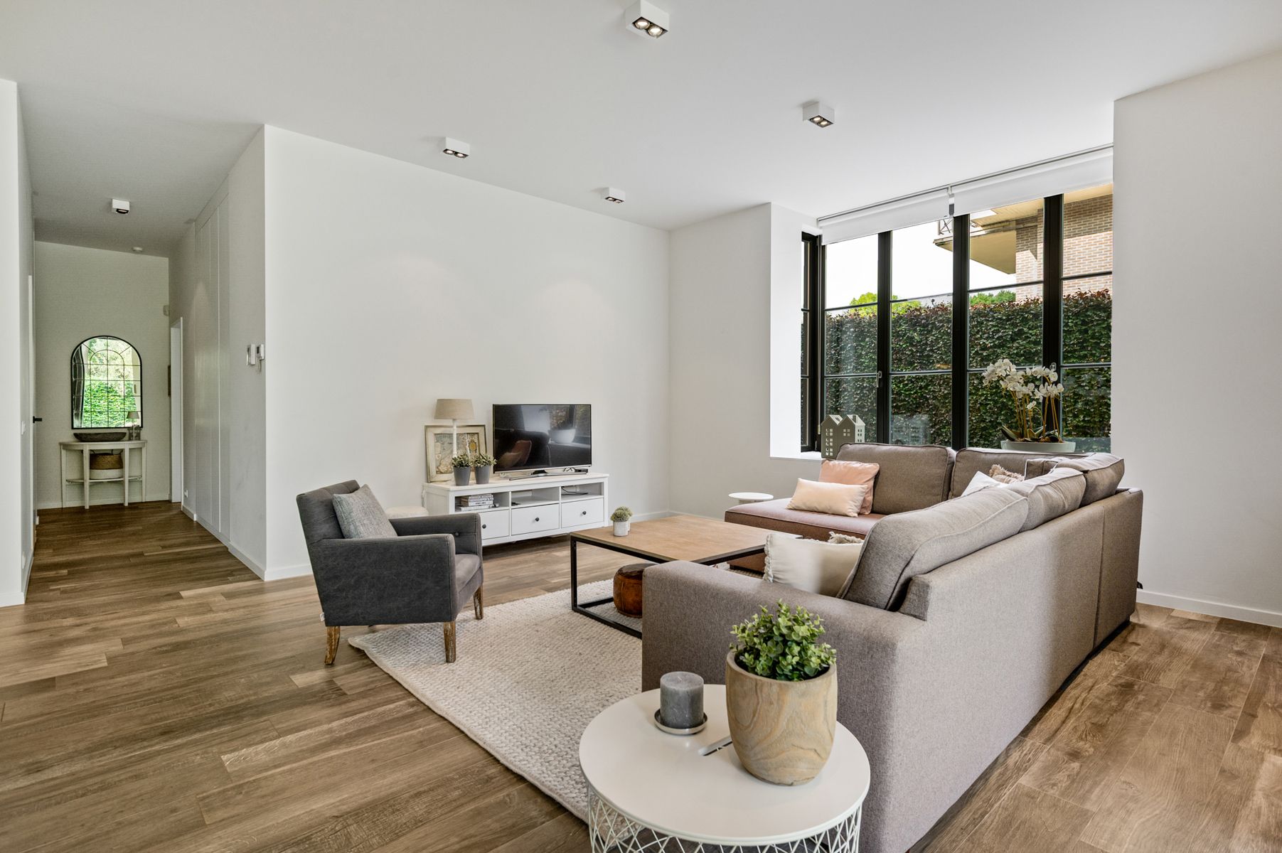 Luxe gelijkvloersapp. met ondergrondse parking en tuin. foto 8