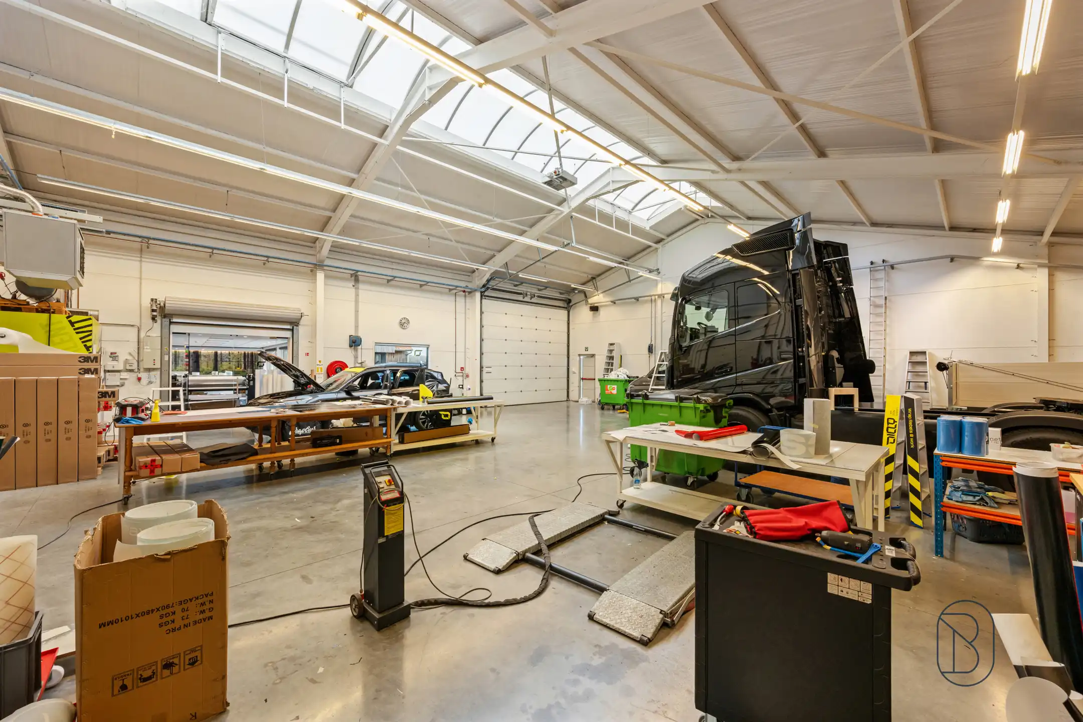 Unieke kans: prachtige woonst met zwembad + bedrijfsgebouw foto 8