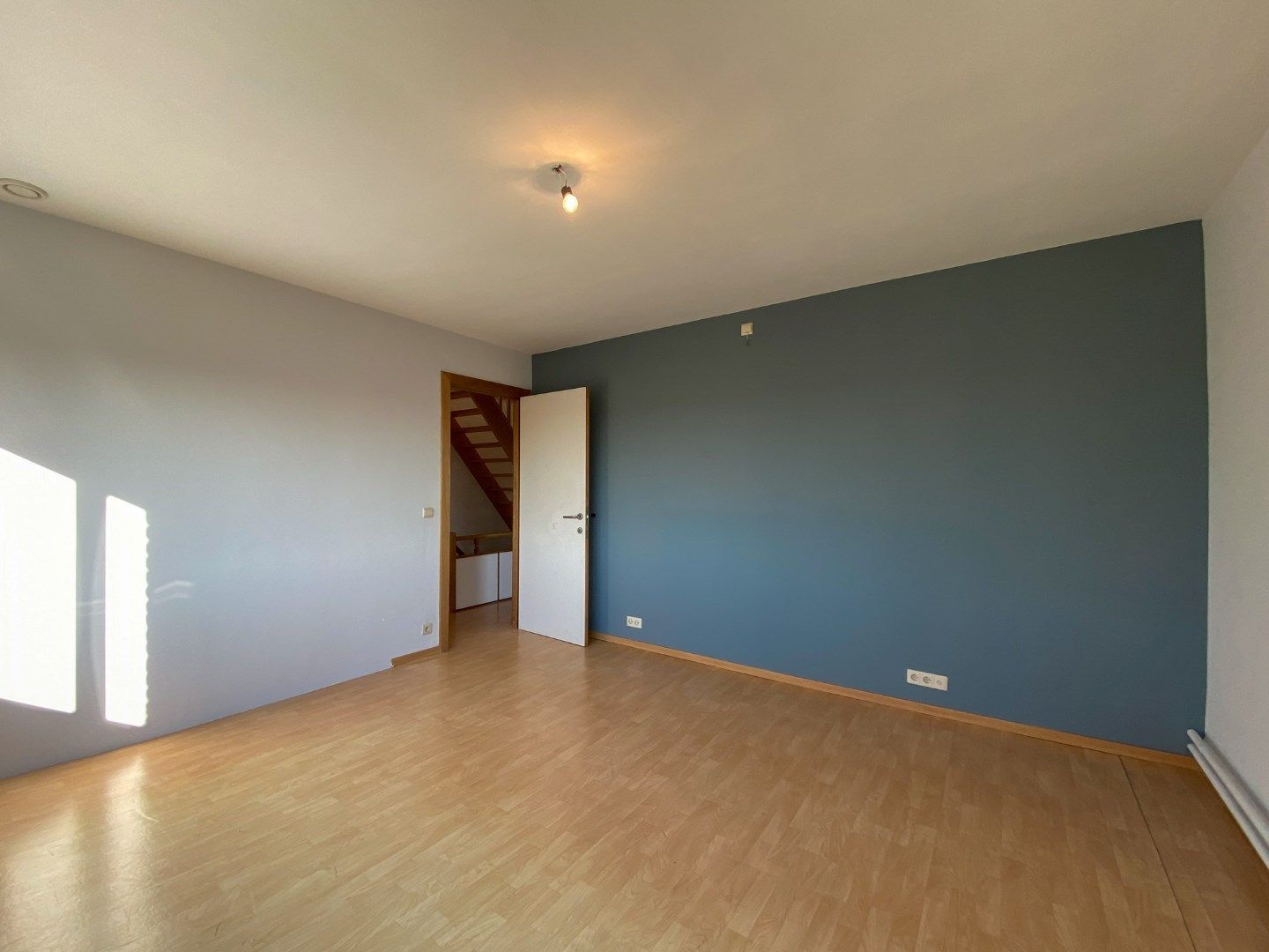 Woning met 4 slaapkamers, garage, loods en tuin. foto 13