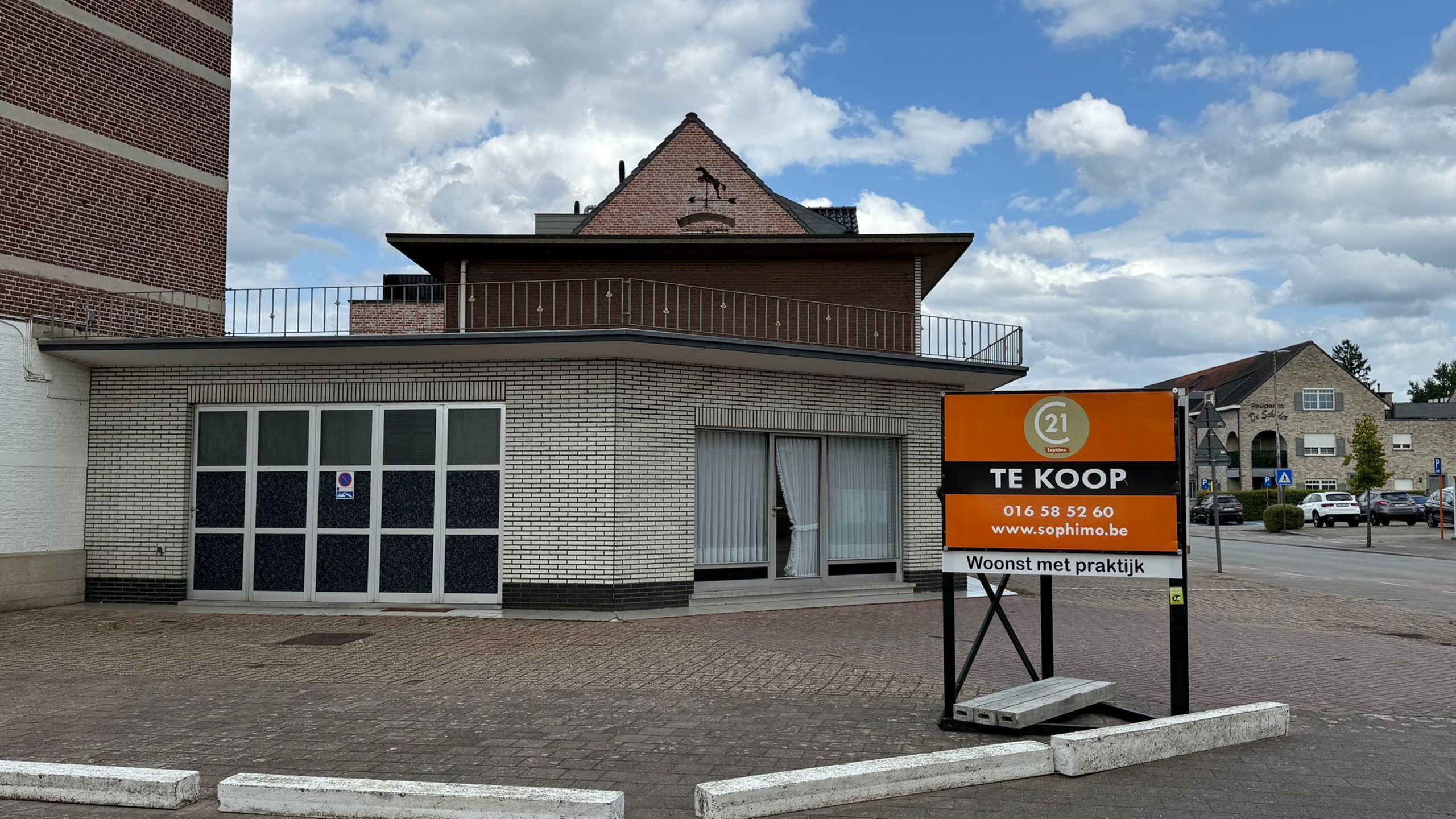 Goedgelegen woning met handelsruimte foto 2