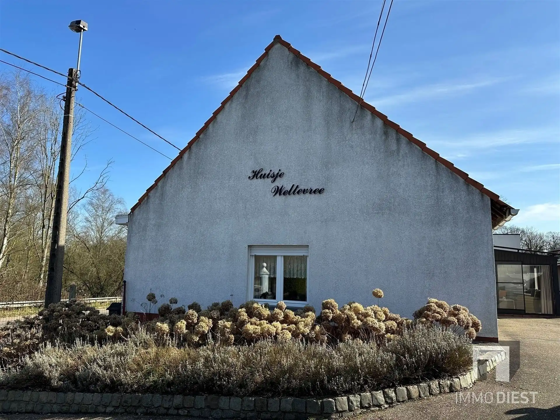 Woning met grote garage en stalling foto 7