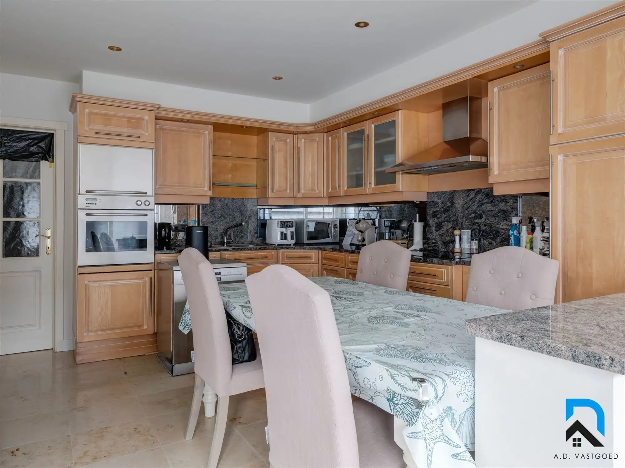 Gerenoveerde kangoeroewoning in Maaseik foto 11