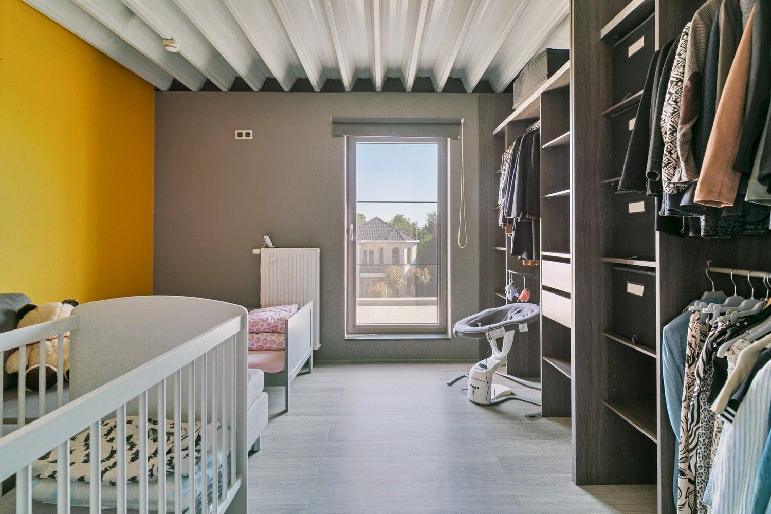 Handelsruimte met luxe duplex-appartement en verhuurde loodsen op het industrieterrein in Lanaken foto 39