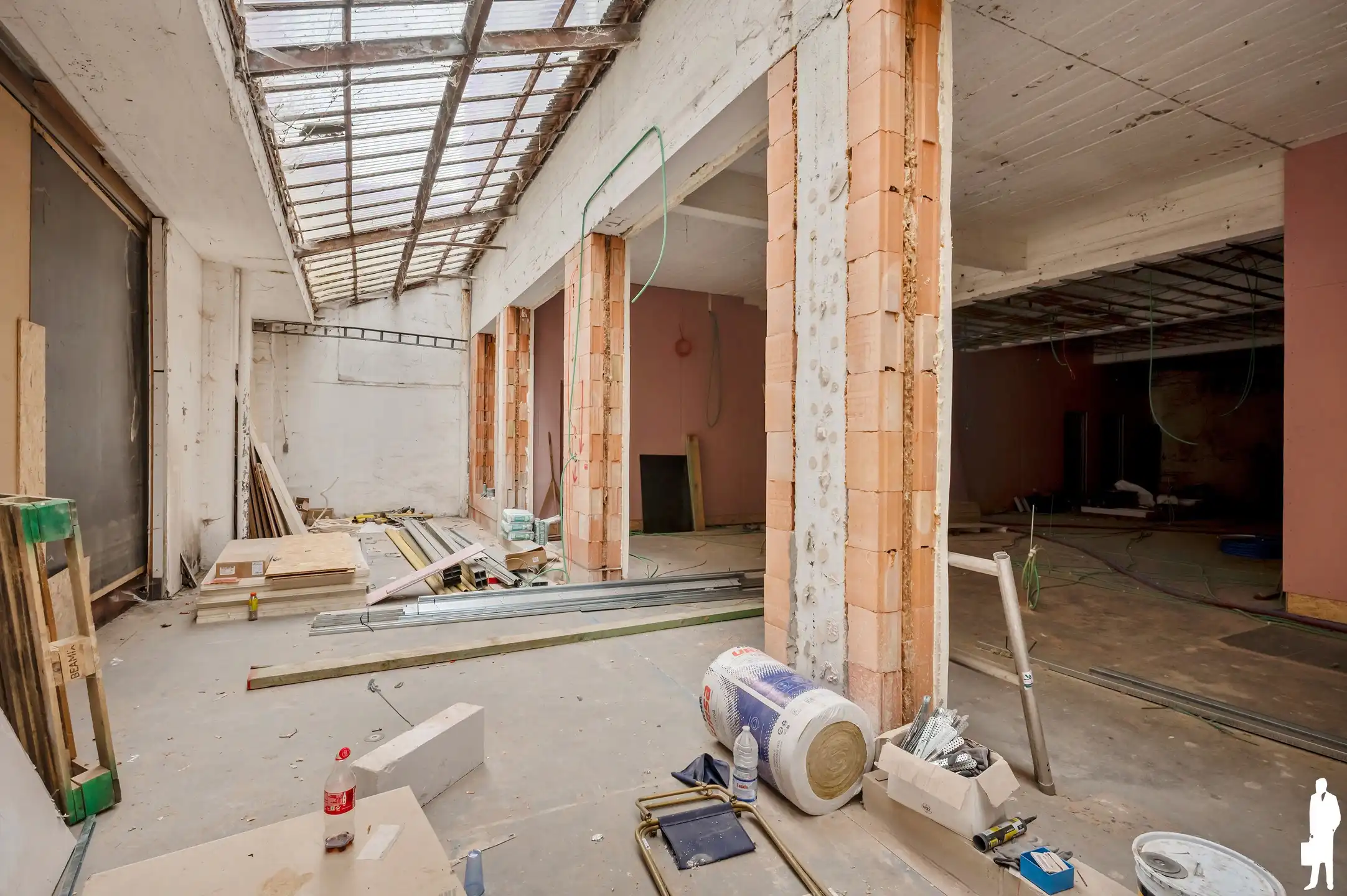 Semi-casco bedrijfsruimte van 265 m² met terras foto 7
