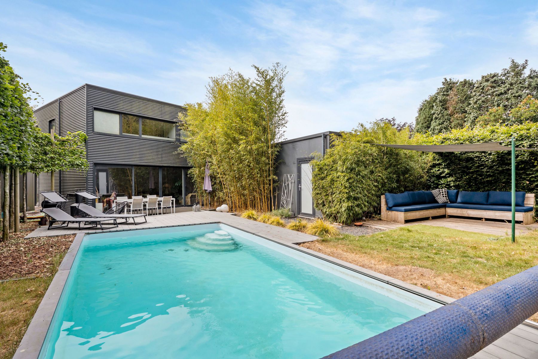 Vrijstaande villa met 4 slpk, zwembad & prachtige badkamer foto {{pictureIndex}}