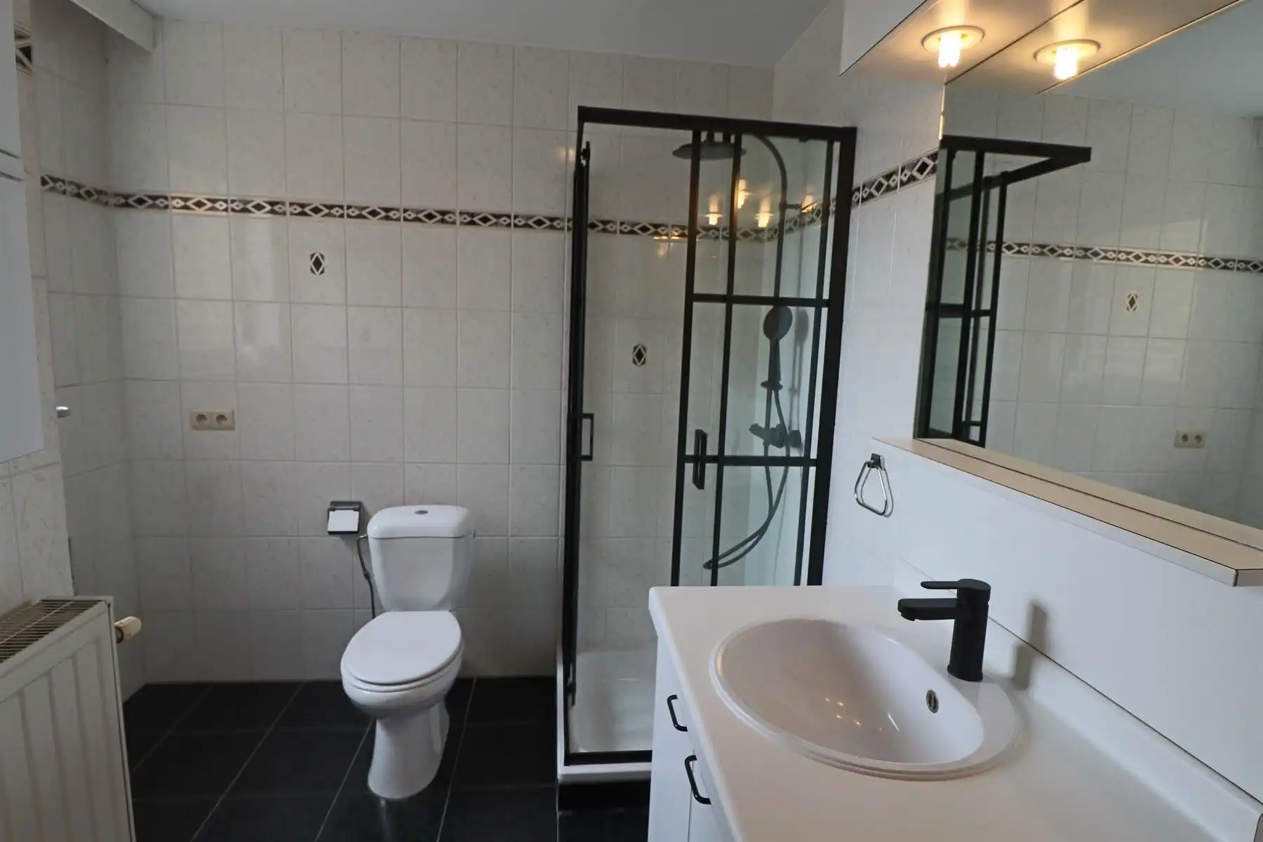 Een appartement op de 2de verdieping rechts met 1 slaapkamer, terras en garage. foto 6