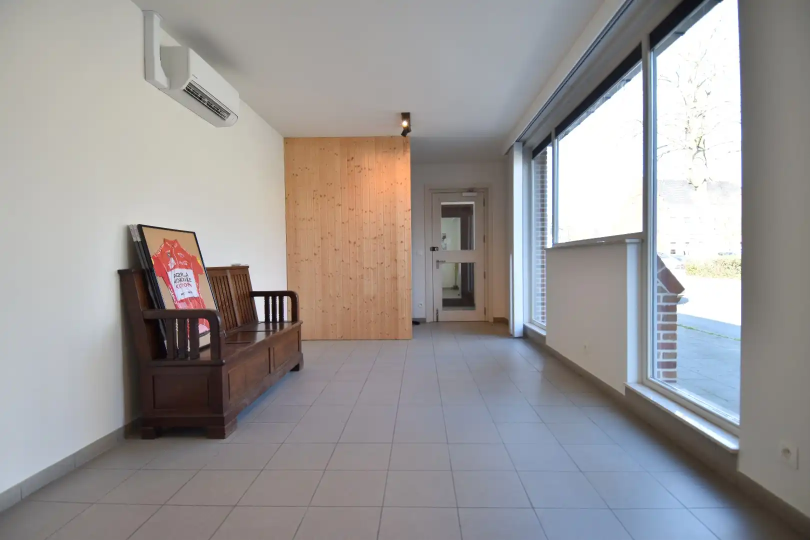 Kantoorruimte te huur in hartje Rollegem foto 3