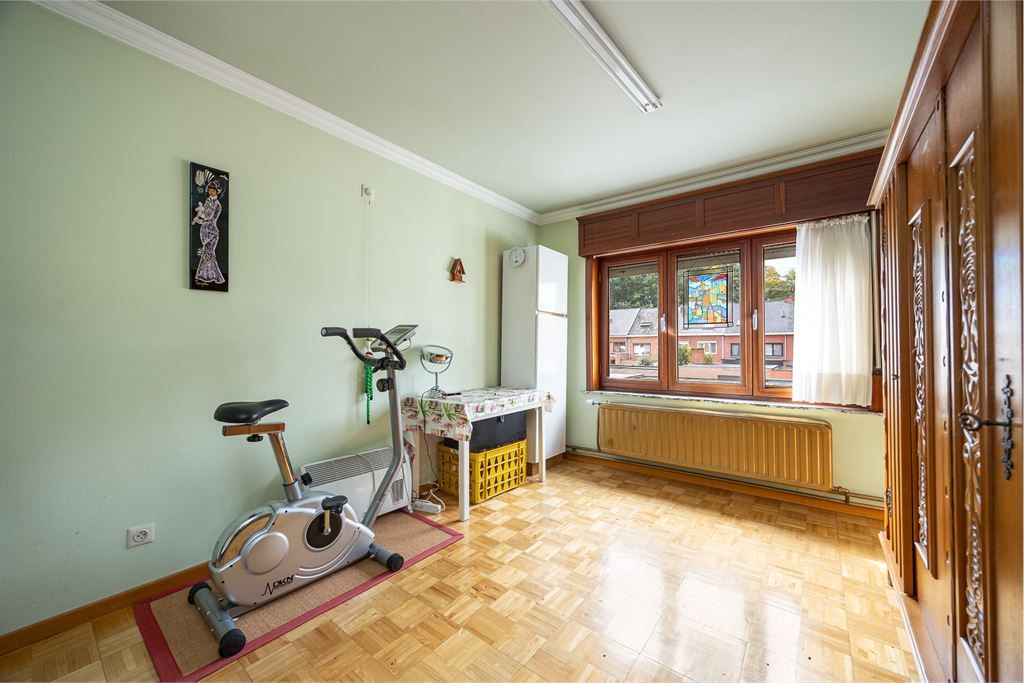 Renovatiewoning met 3 slaapkamers op uitstekende locatie foto 11