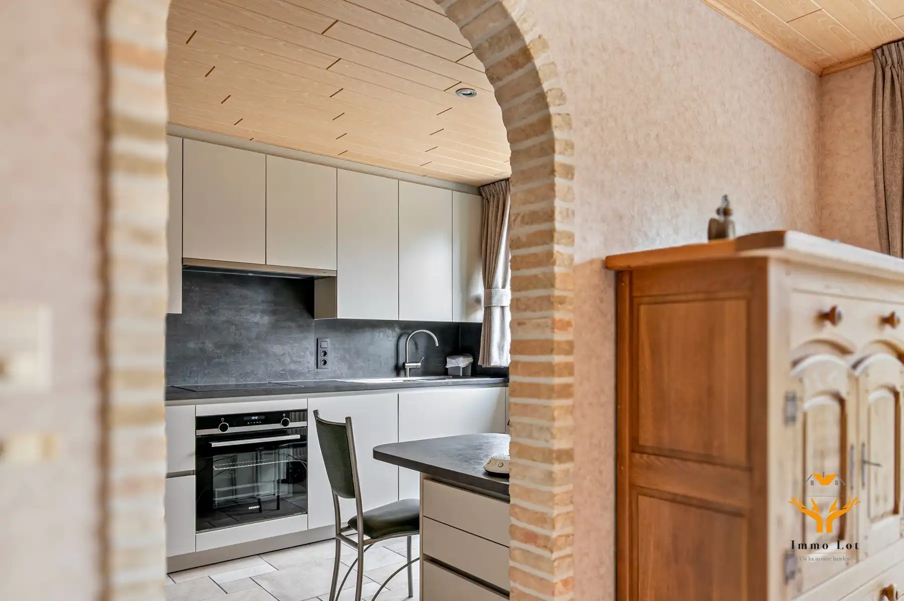 Instapklaar gelijkvloers appartement met tuin en garage foto 8