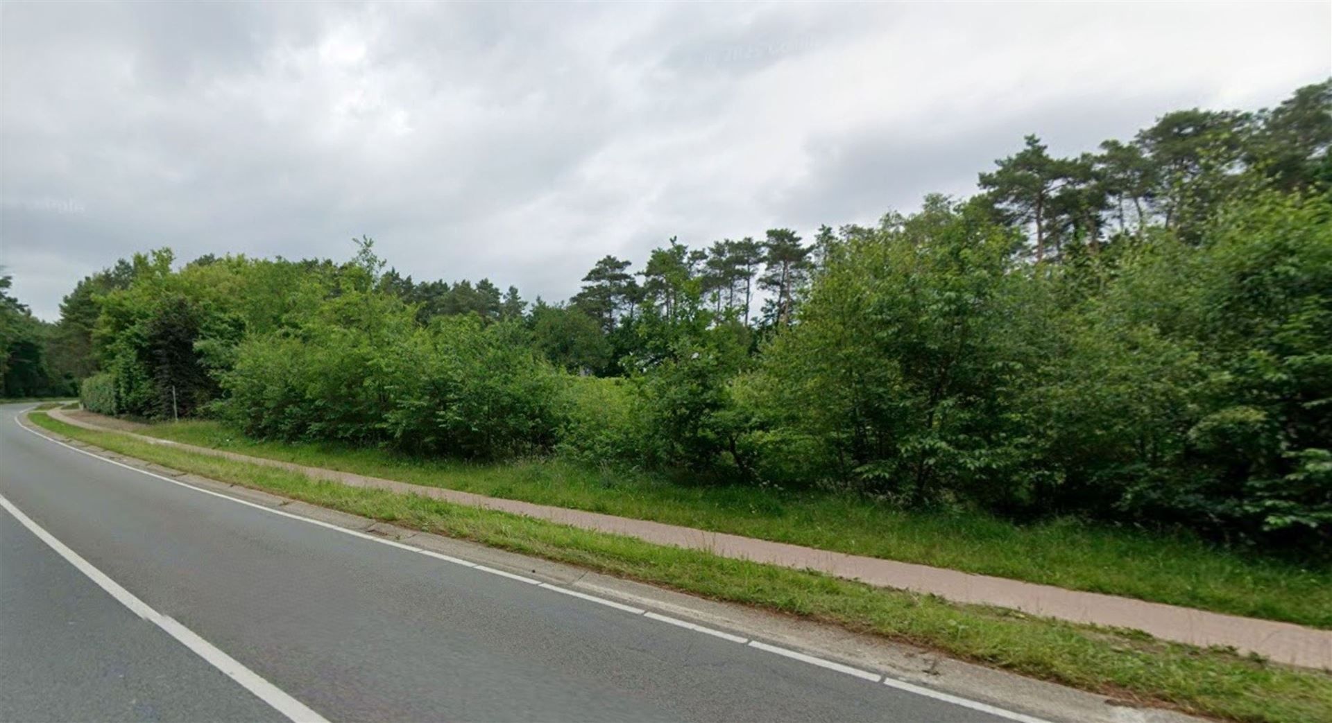 Te koop: Unieke bouwgrond van 28a22ca voor open bebouwing, straatbreedte 50m in residentiële, groene omgeving te Maasmechelen! foto {{pictureIndex}}