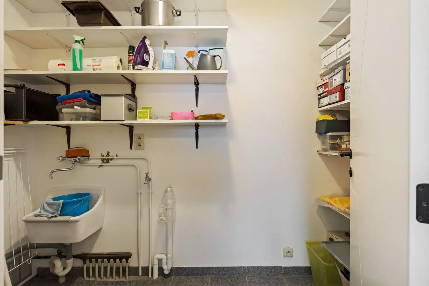 Ruim gelijkvloers appartement met 3 slaapkamers en 2 garageboxen in het centrum van Ranst! foto 9
