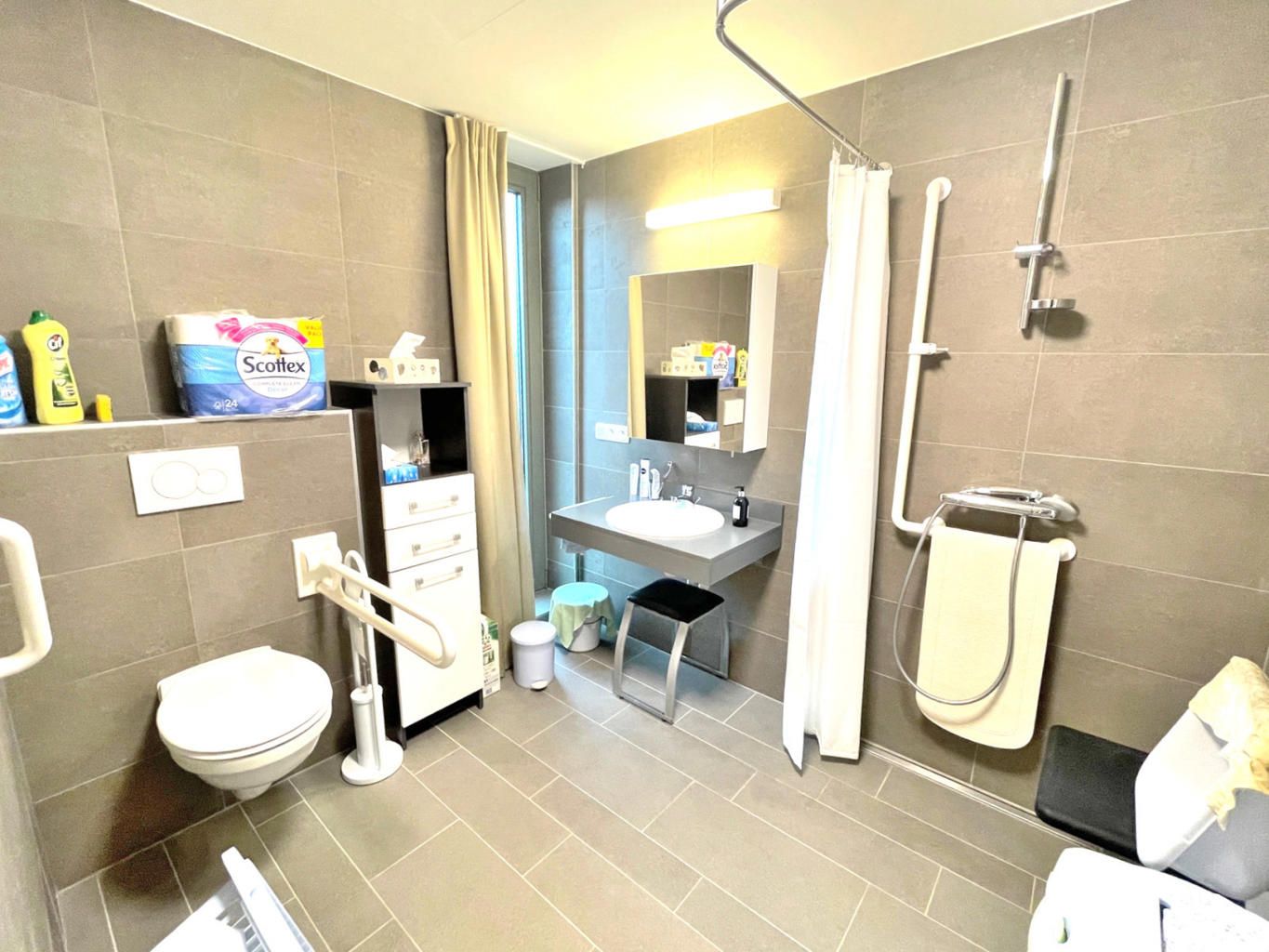 Een recente assistentiewoning/serviceflat met kelder ... foto 5
