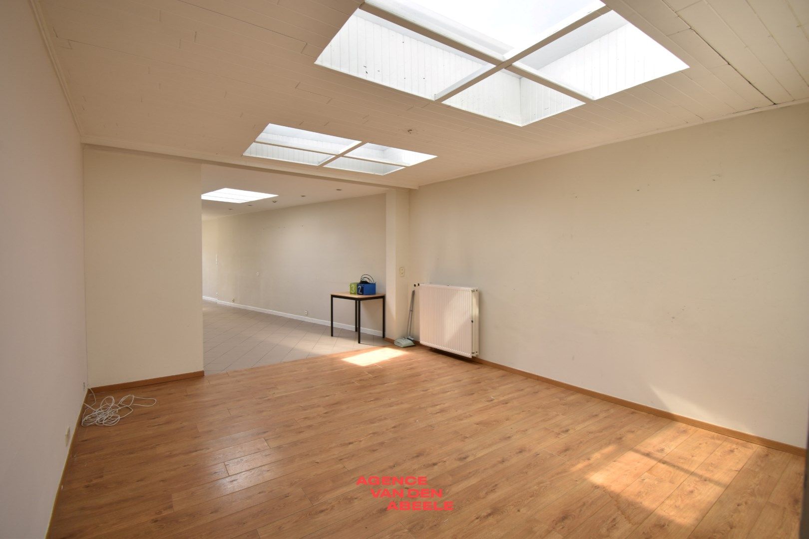 Commercieel gelegen woning met 4 slaapkamers en tuin foto 9