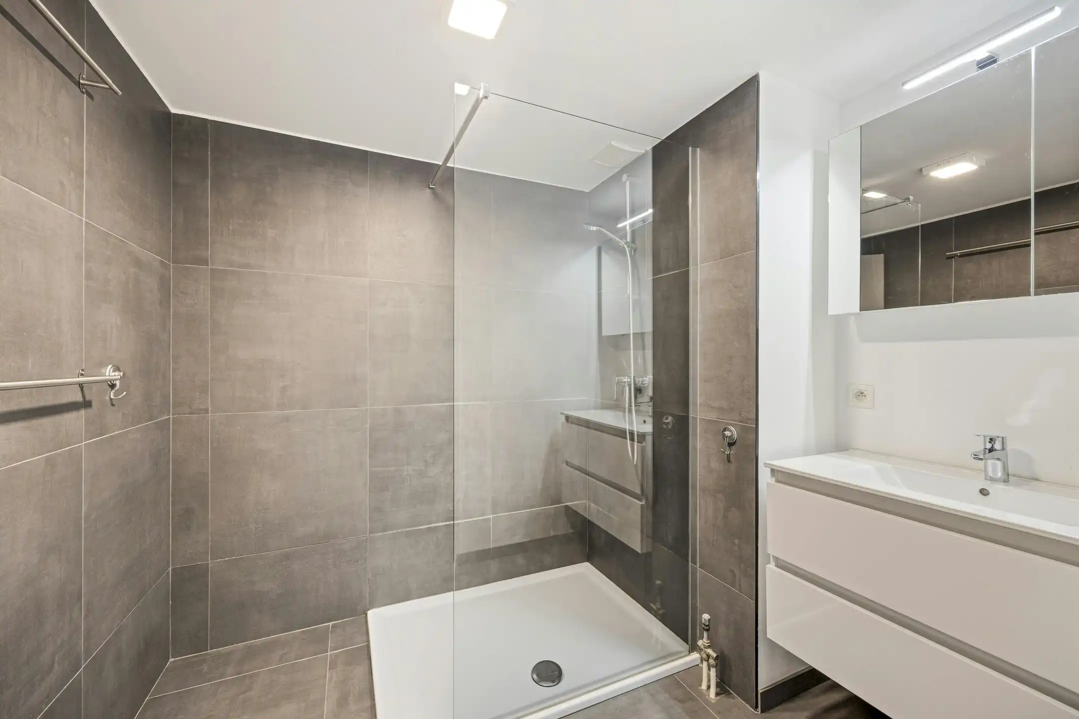 Moderne duplex met 2 slaapkamers omringd door groen in Laken foto 13