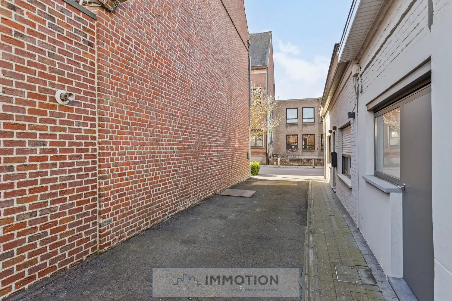 Unieke burgerwoning met bijgebouw en tuin foto 33