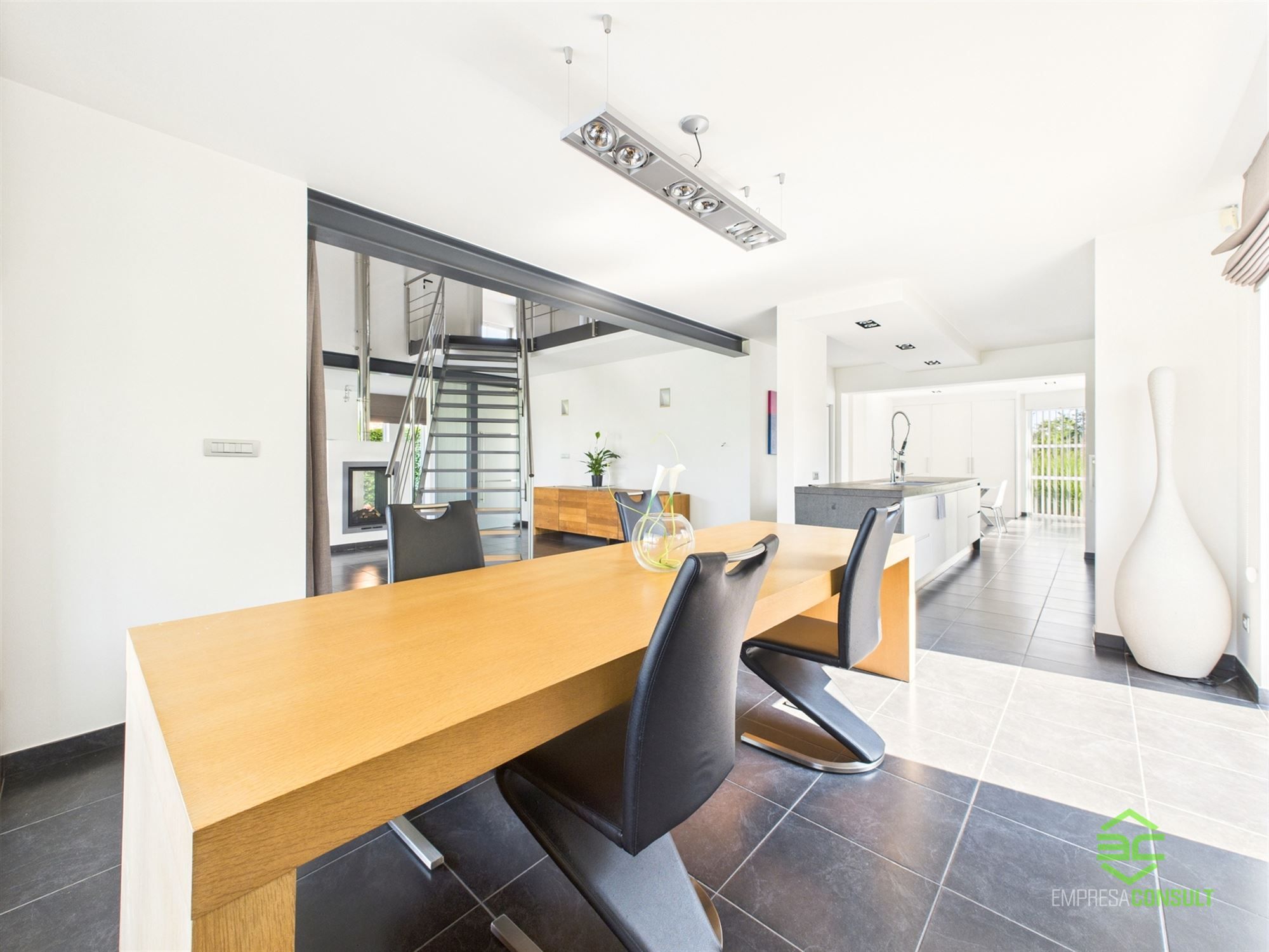 Prachtige villa met 4 slpk op een rustige locatie! foto 9
