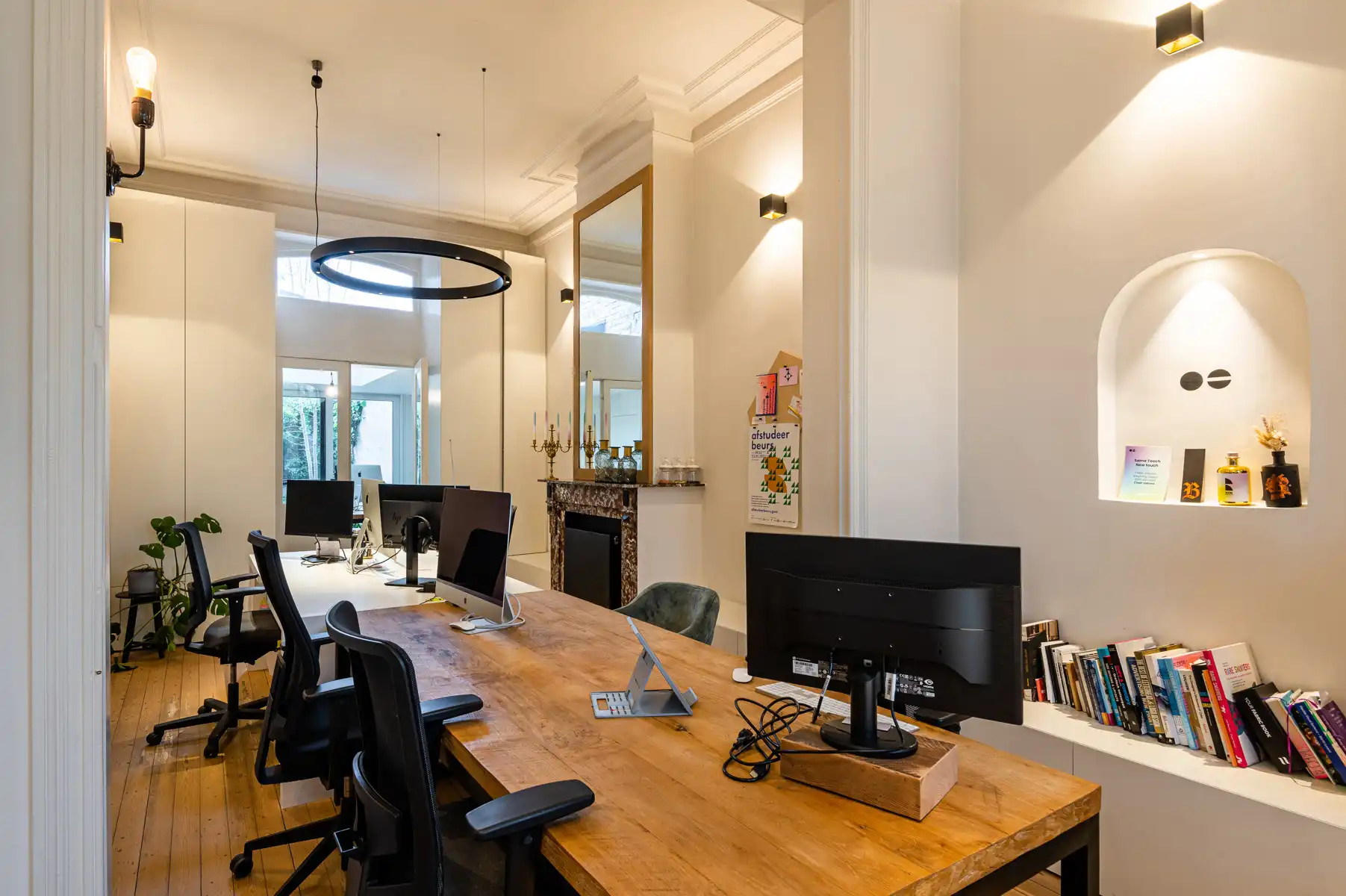 Stijlvolle 'all in' kantoorruimte in een volledig gerenoveerde herenwoning foto 2