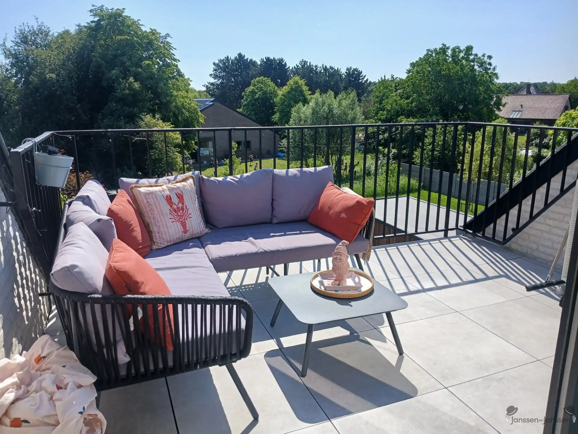 Dak appartement( 101m²) met 2 slaapkamers, terras, ondergrondse staanplaats met berging, centrum Gelrode. foto 9