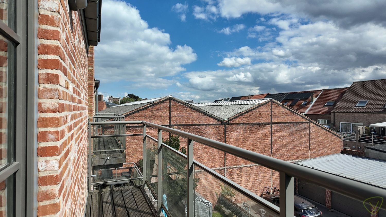 Charmant duplex-appartement met terras en garage nabij centrum Eeklo foto 13