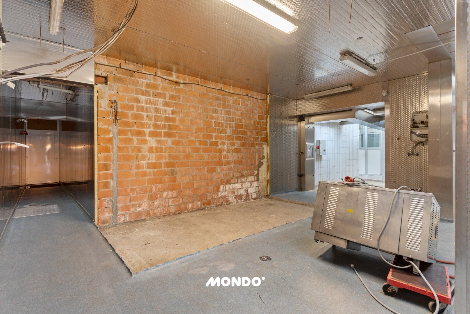 Veelzijdig handelspand met duplex in hartje Willebroek — uitstekende commerciële ligging. foto 13