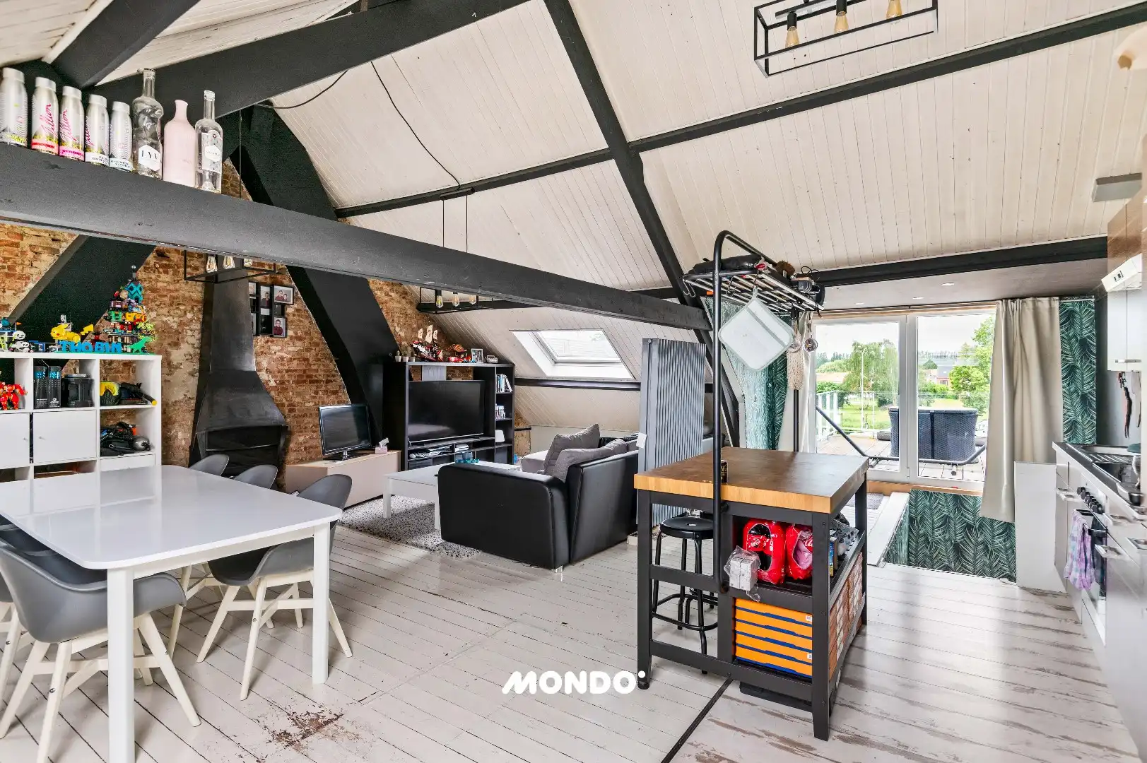 Ruime handelswoning met 2 handelsruimtes, 4 slaapkamers, garage, terras en zonnige tuin. foto 21