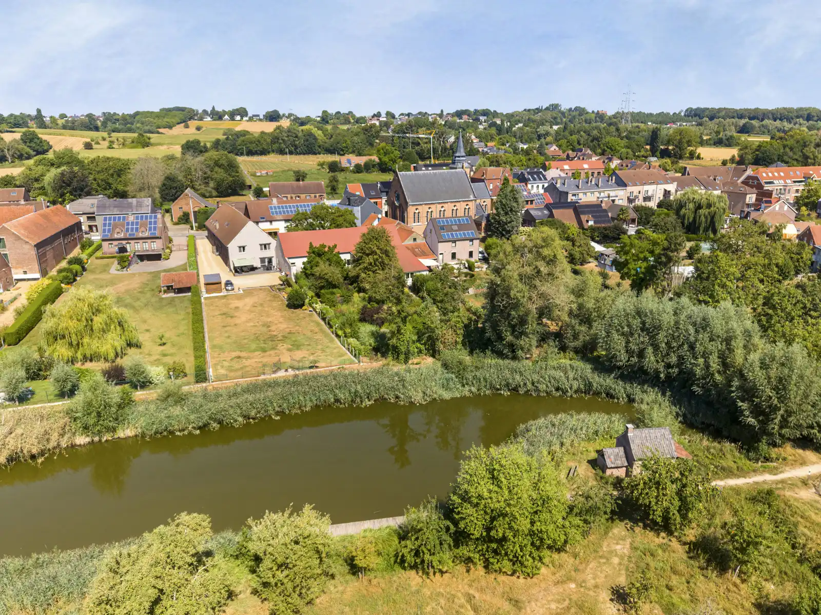 Ruime karakterwoning met 6 kamers, 3 badkamers en tuin foto 3