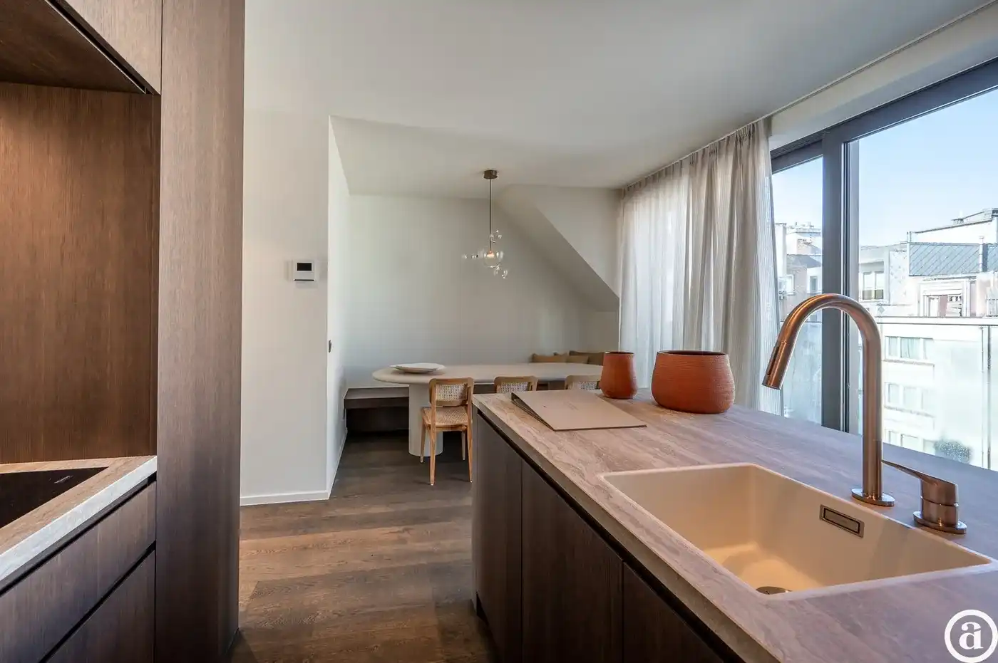 Nieuwbouwappartement gelegen in hartje het Zoute met een prachtig open zicht op de villa's. foto 8