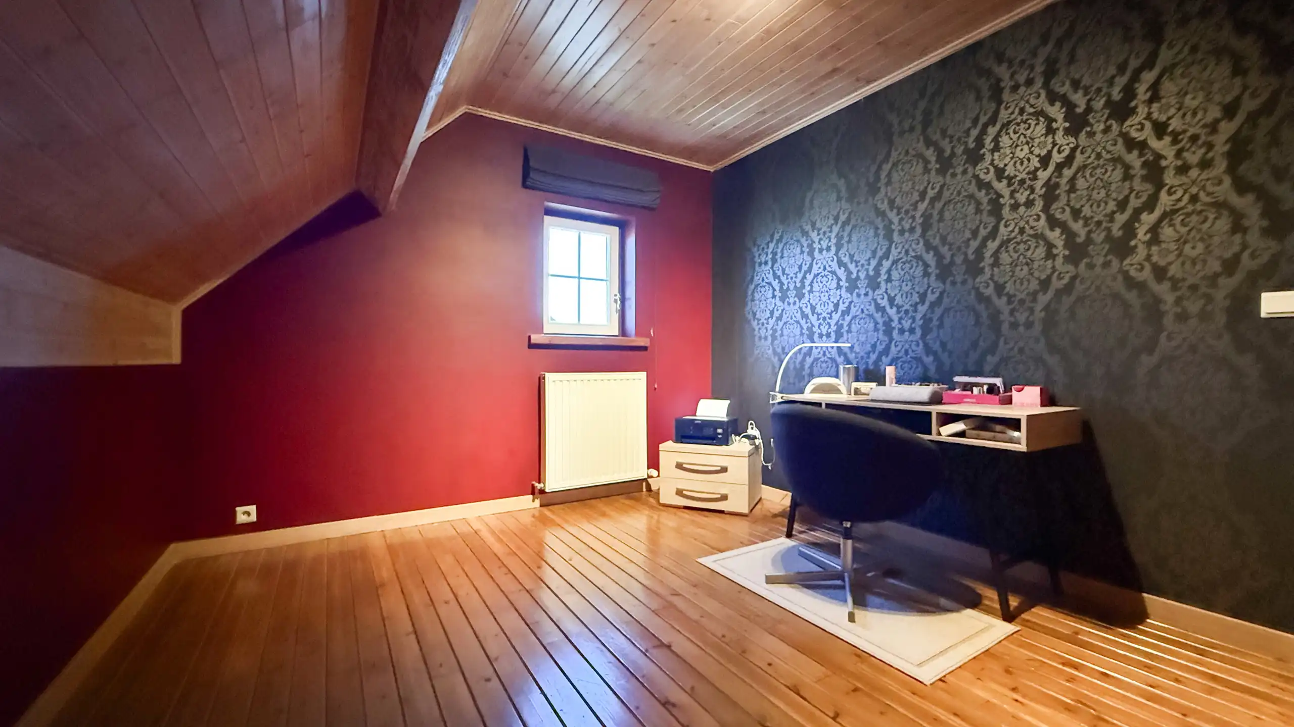 Instapklare gezinswoning met 5slpks, dubbele garage en tuin! foto 31