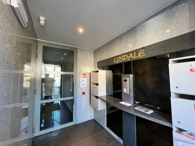 2 slaapkamer app met terras en garage foto 2