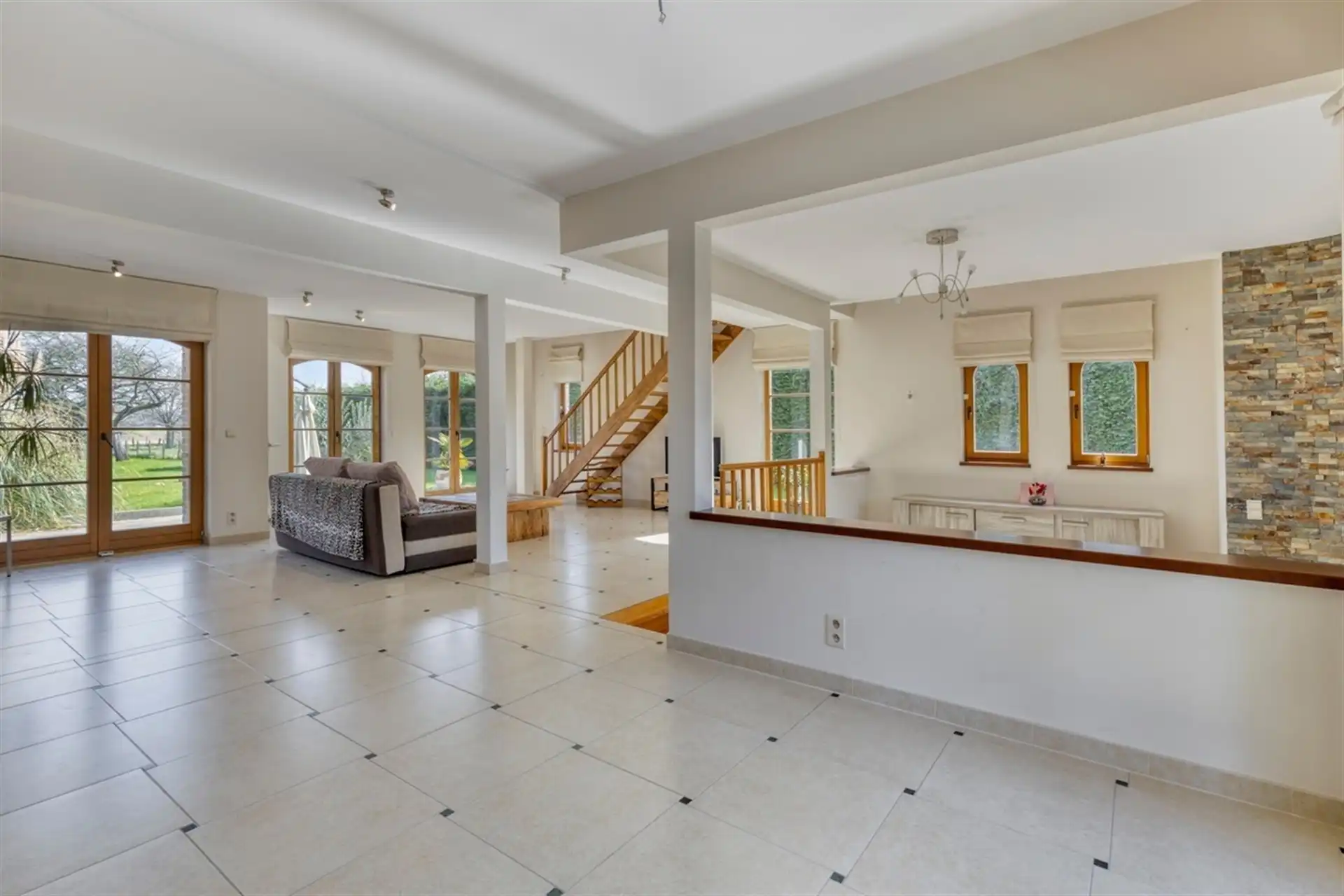 Instapklare villa met 4 slaapkamers, grote tuin en absolute privacy foto 6