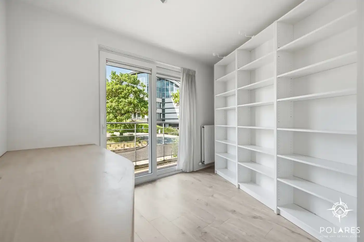 Instapklaar 2-slpk appartement met ruim terras en parkeerplaats foto 14