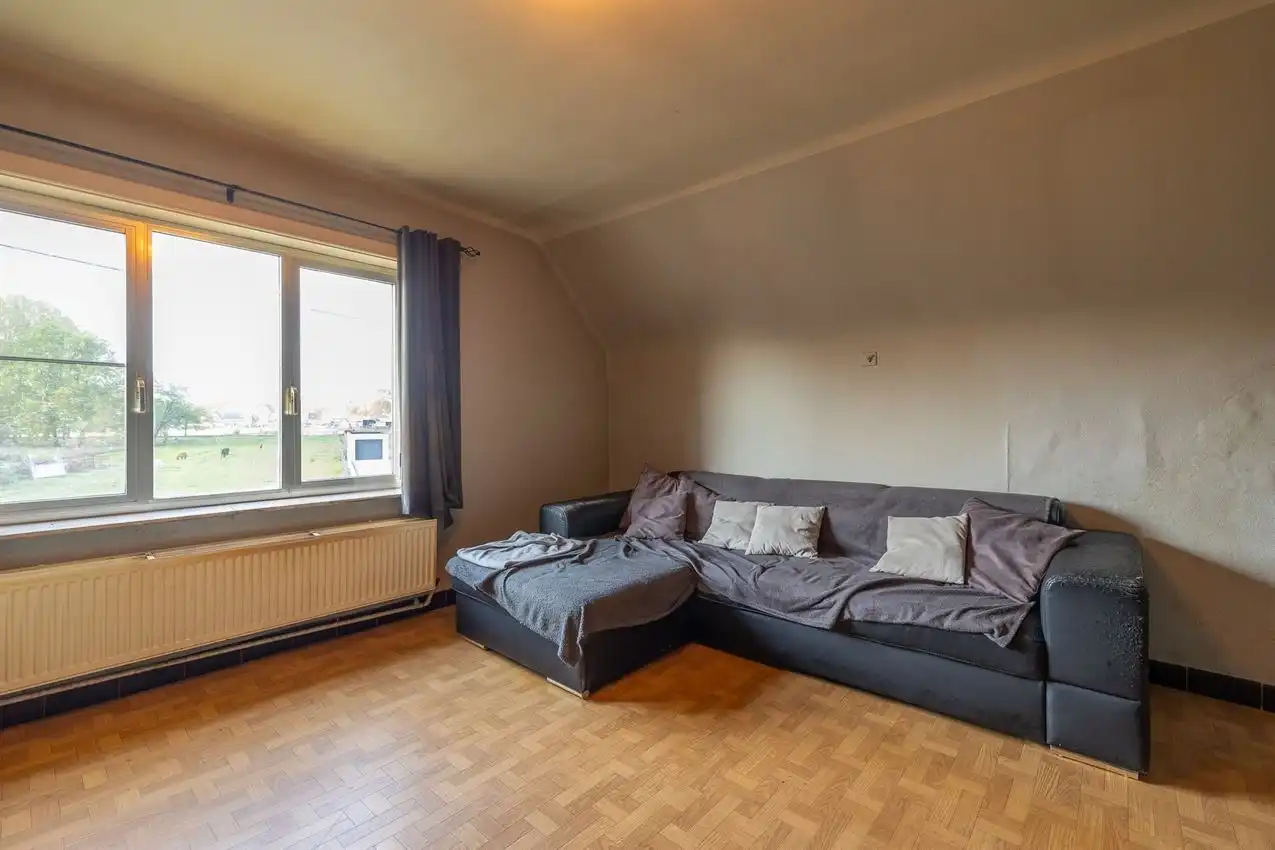 Te renoveren woning met ruimte, rust en potentieel foto 17