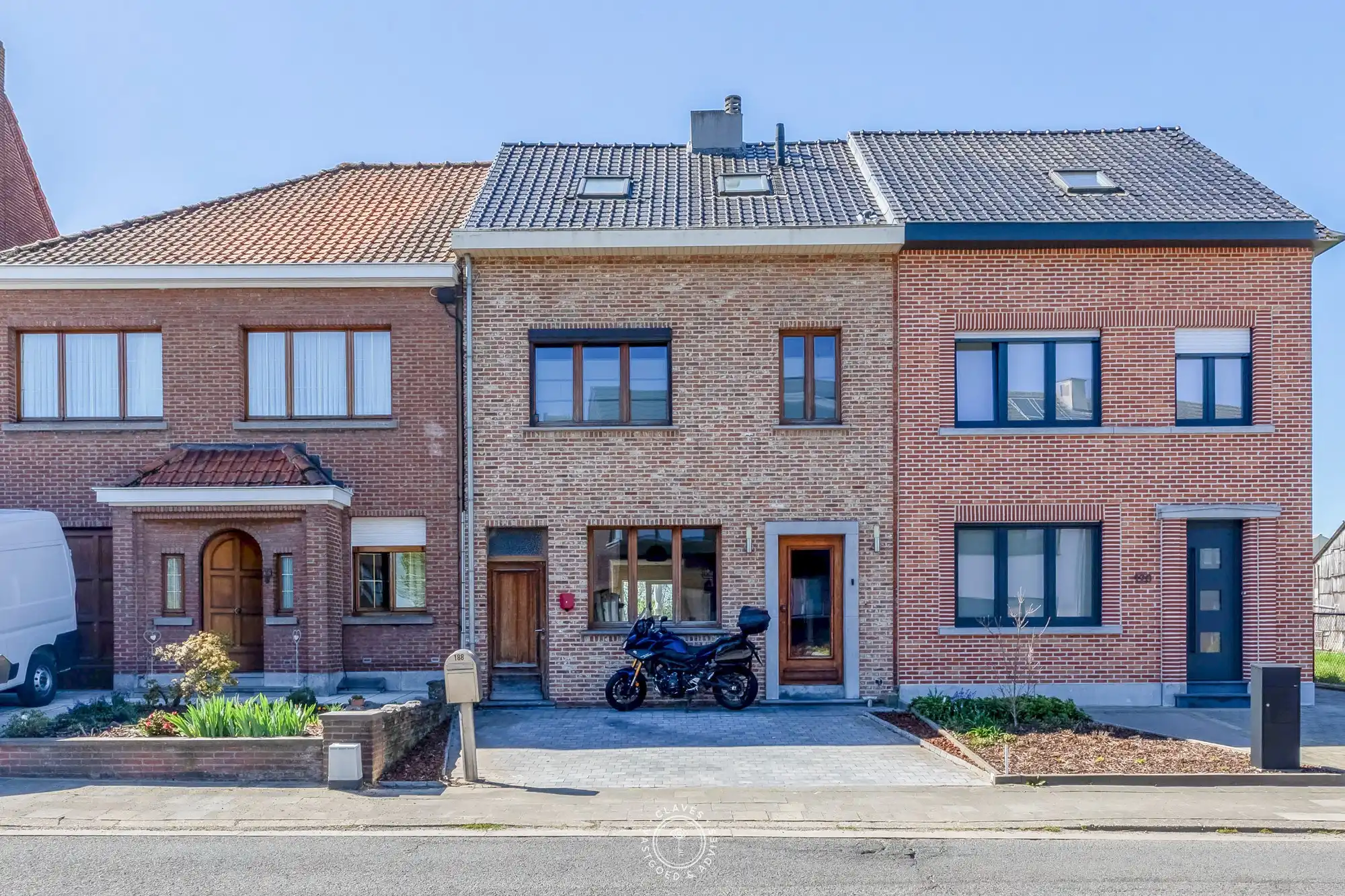 Toffe woning met vier slaapkamers en een prachtig uitzicht foto {{pictureIndex}}