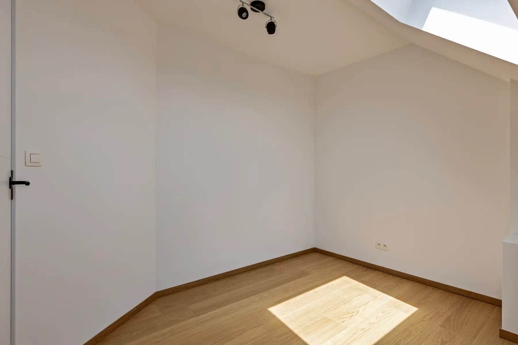 Duplex appartement met 4 slpk en 2 badkamers, tuin en garage foto 18
