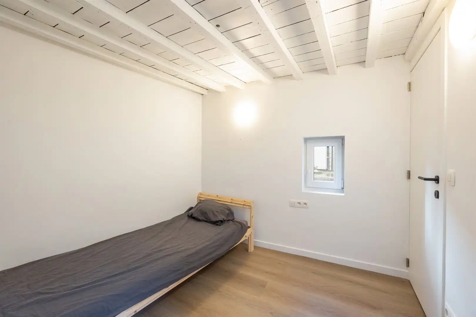 Gerenoveerde woning met 4 kamers aan UA foto 16