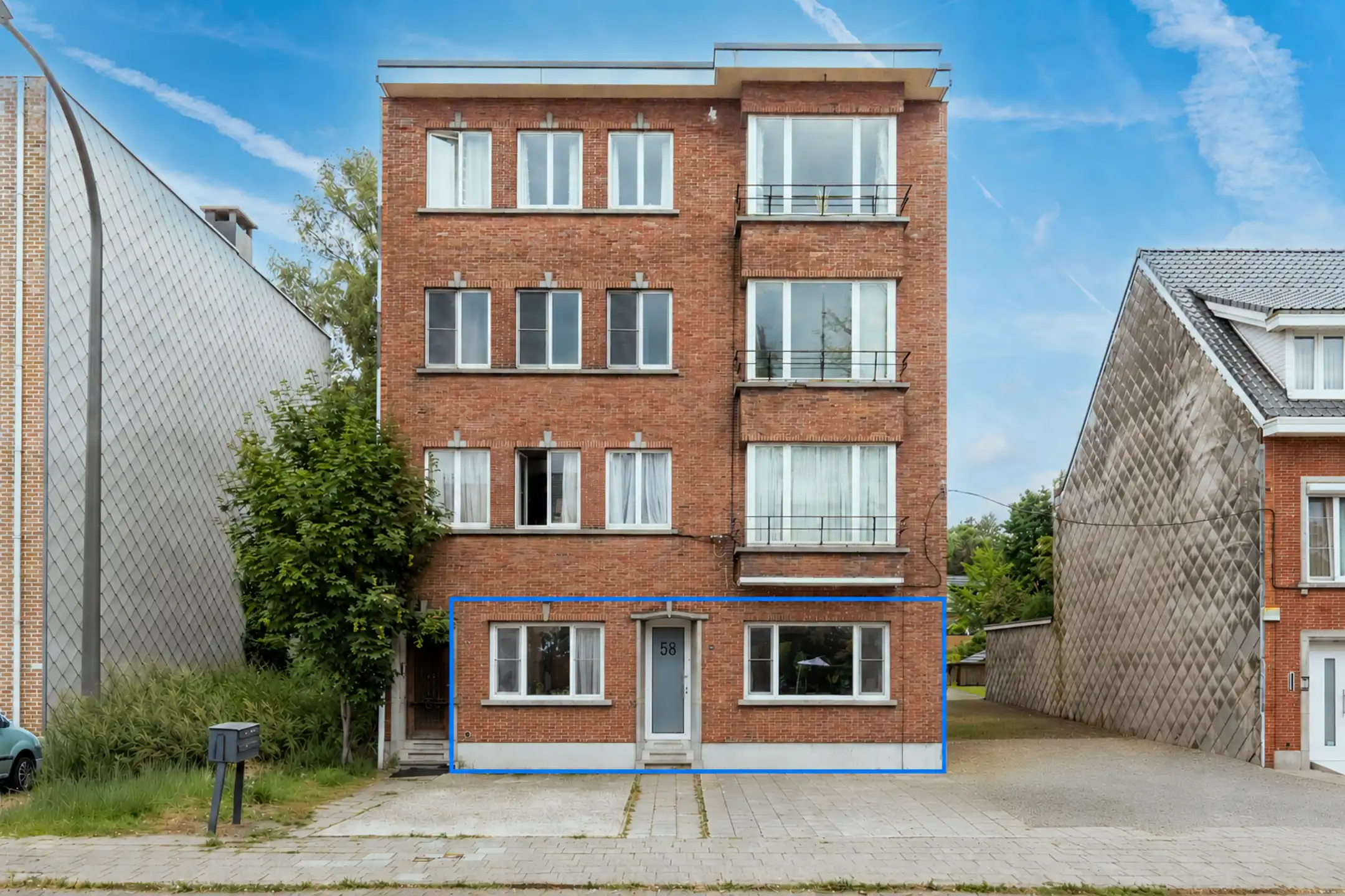 Hoofdfoto van de publicatie: Gelijkvloers app. van ca. 110 m² met 2 slpks en staanplaats