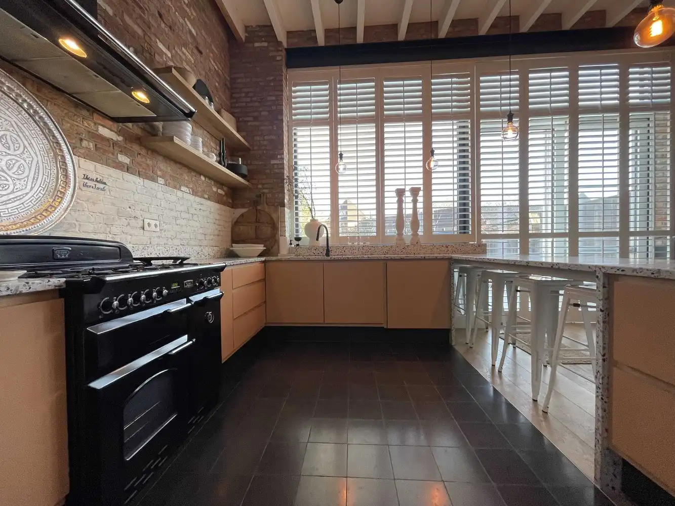 Smaakvol gerenoveerde karaktervolle wijkwoning foto 11