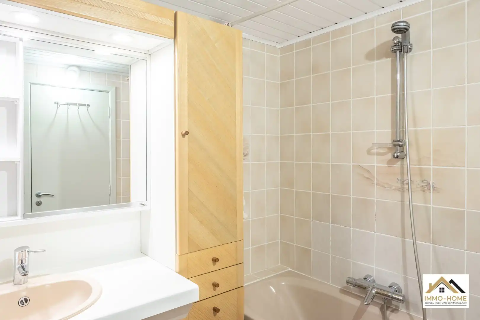 Halfopen bebouwing nabij centrum Wachtebeke foto 12