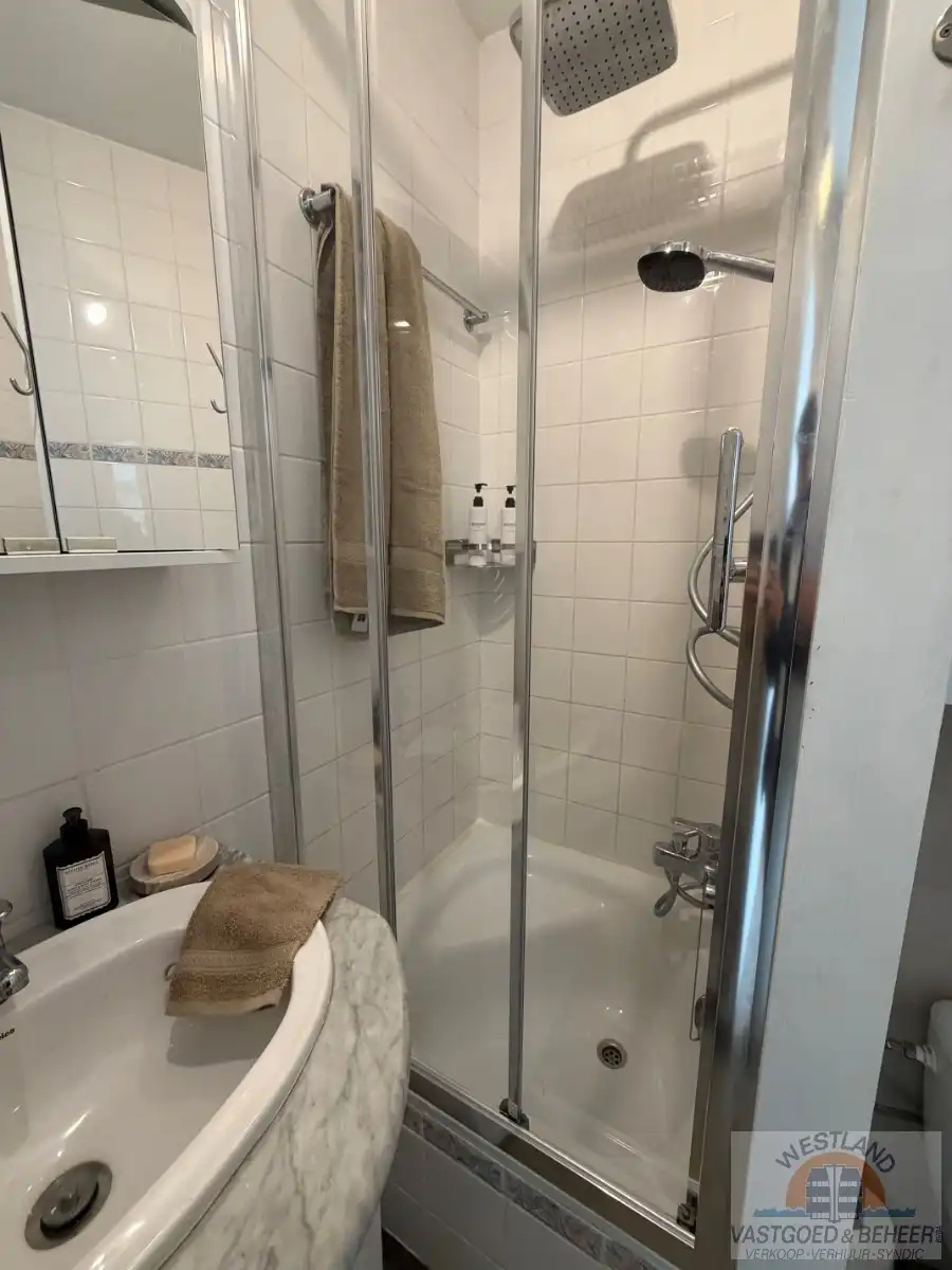 Lichtrijke, modern ingerichte studio op toplocatie foto 9