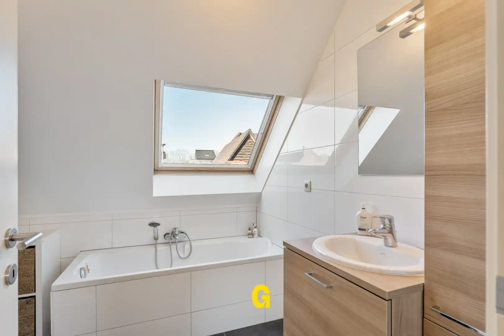 Hedendaagse woning in halfopen bebouwing met 3 slaapkamers, inpandige garage en tuin op 7a 48ca - EPC label A foto 19