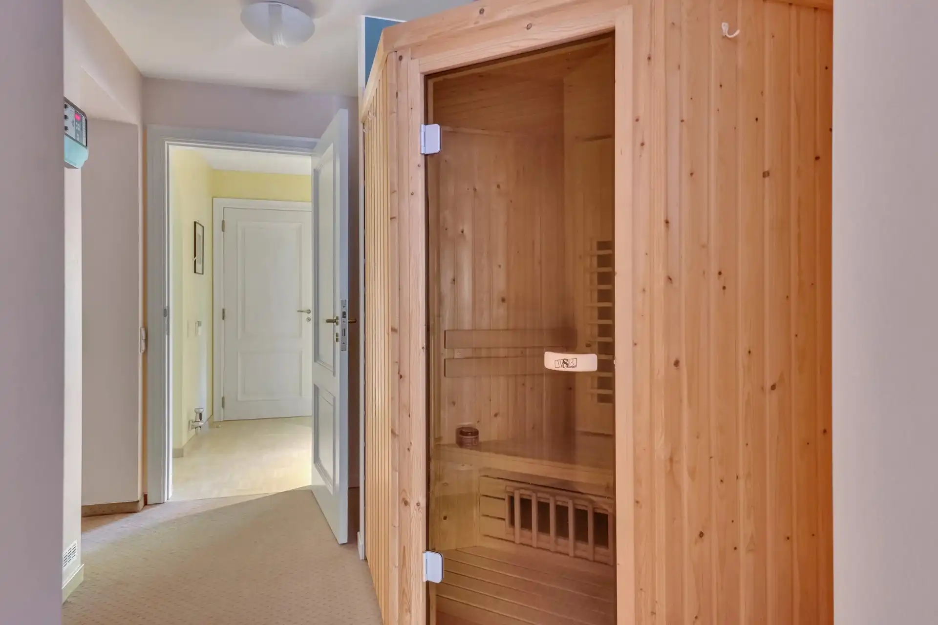 Exclusieve Residentiële Villa met Tijdloze Elegantie en Uitzonderlijk Wooncomfort foto 10